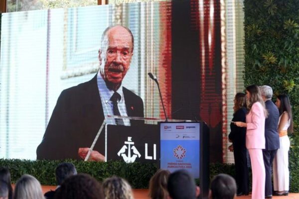 Rui Nabeiro homenageado pela sua dedicação, visão e inovação